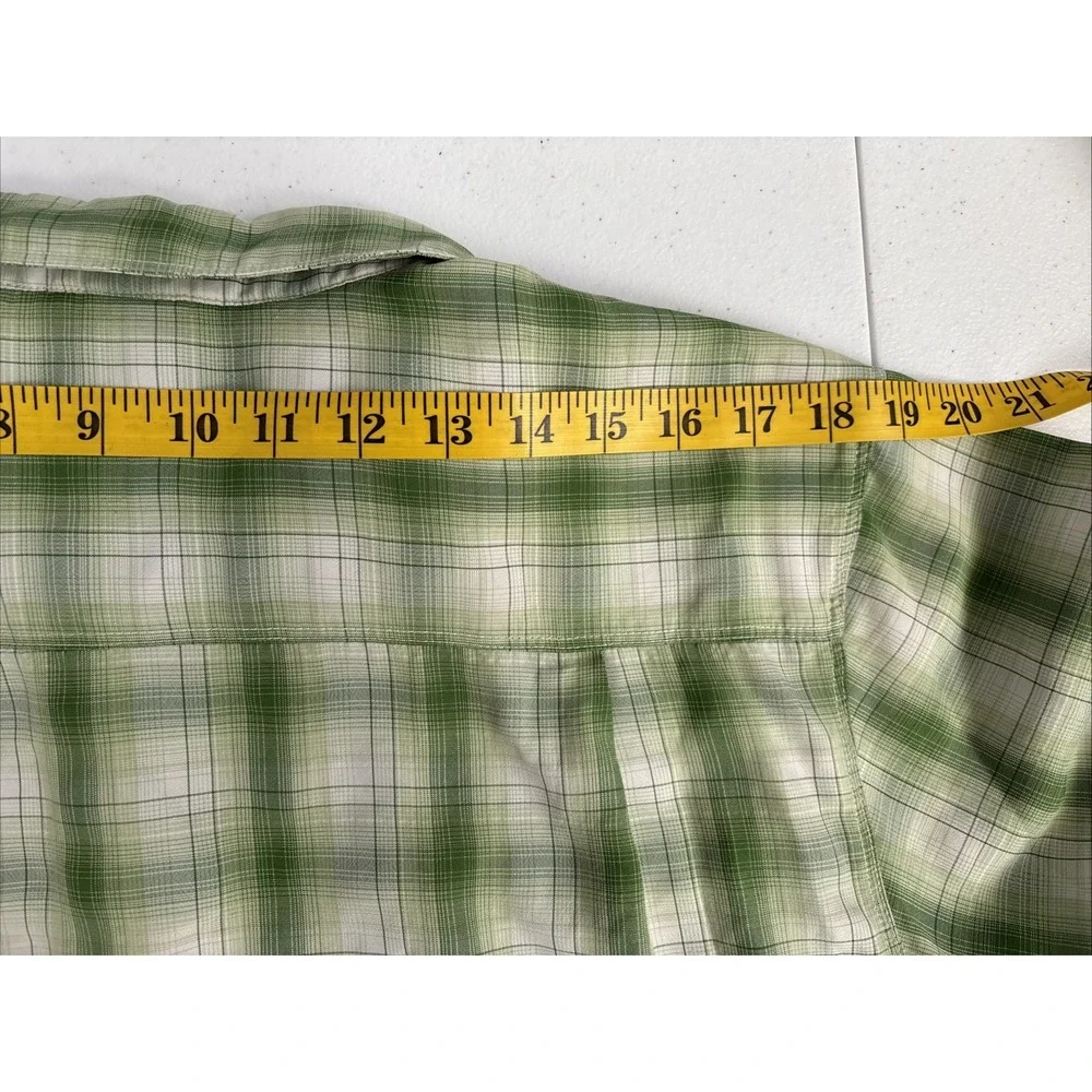 The North Face Men's Large‎ Light Green White Plaid Short Sleeve Button Up Shirt